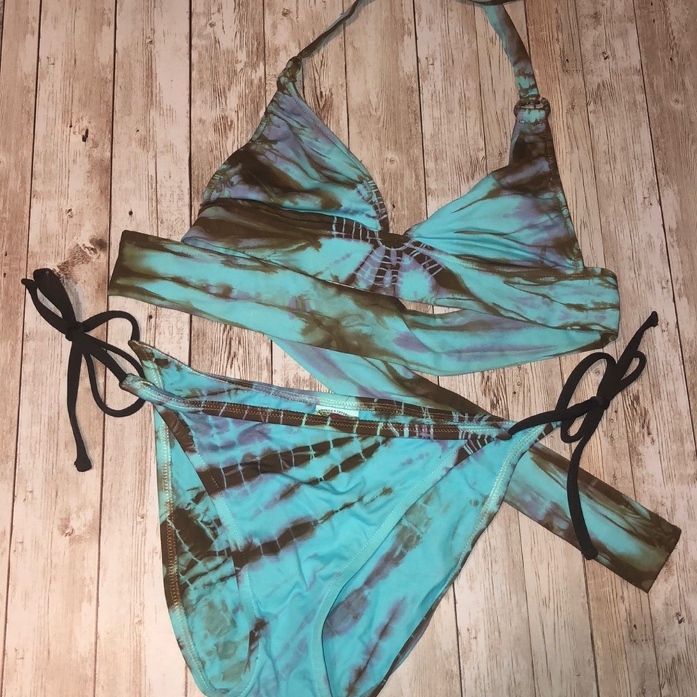 3/15$ lucky brand blue Tie-dye swimsuit set